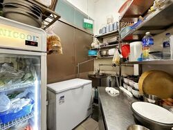 East Village (D16), Retail #634957371